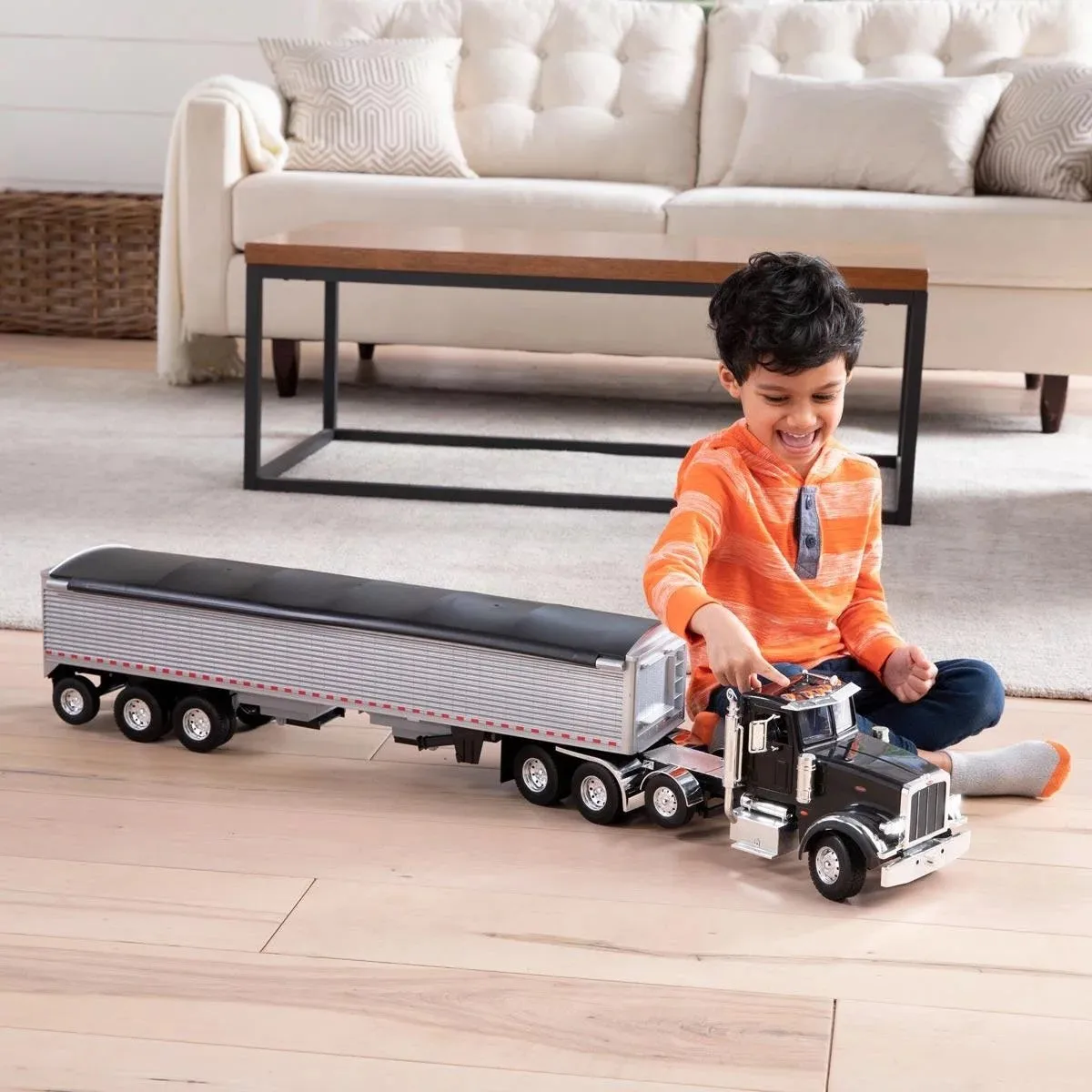 1:16 Peterbilt Model 367 Truck with Grain Trailer 47367